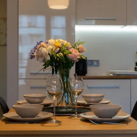 アパート Wola Prestige - Parking, Balcony - By Rentujemy ワルシャワ